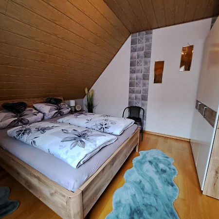 Ferienwohnung Sonja Mit Garten Und Freisitz Steinwiesen ภายนอก รูปภาพ