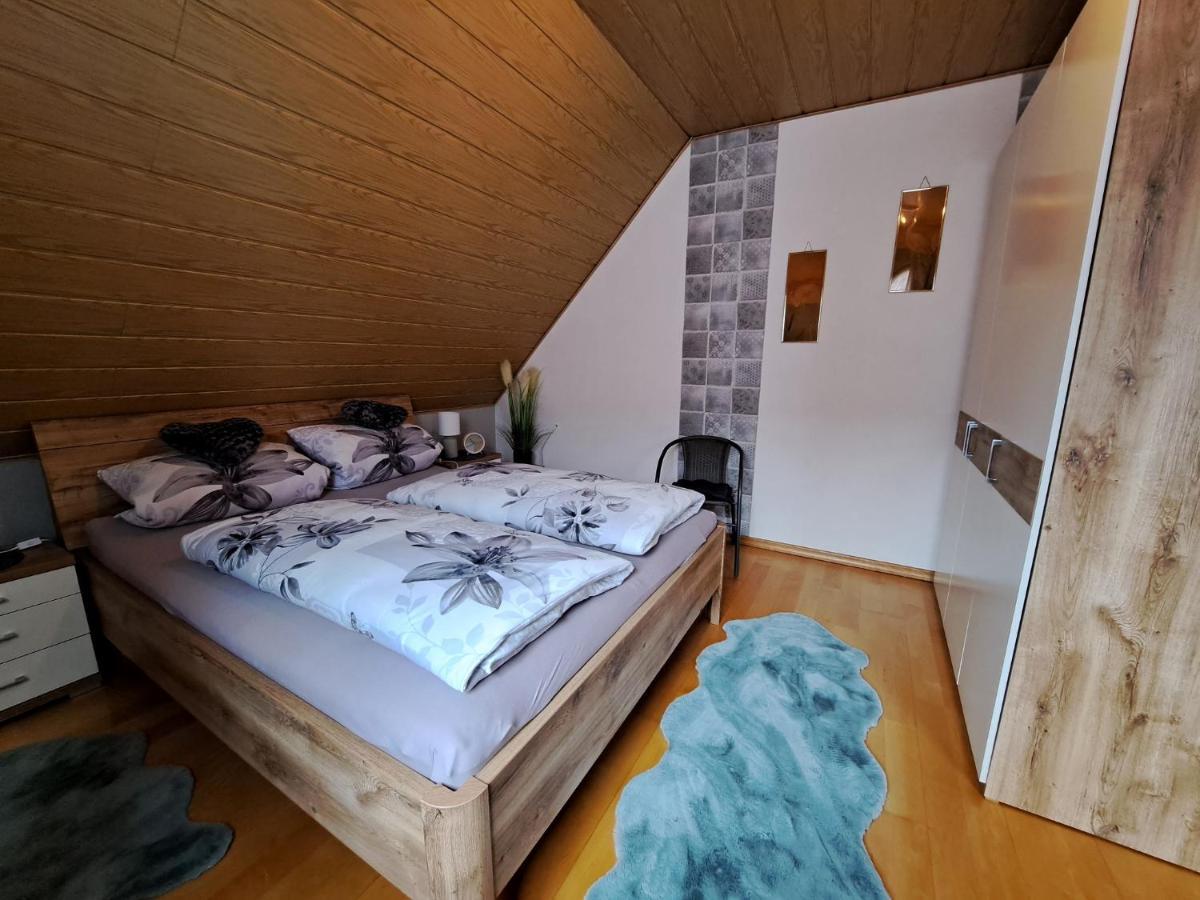 Ferienwohnung Sonja Mit Garten Und Freisitz Steinwiesen ภายนอก รูปภาพ