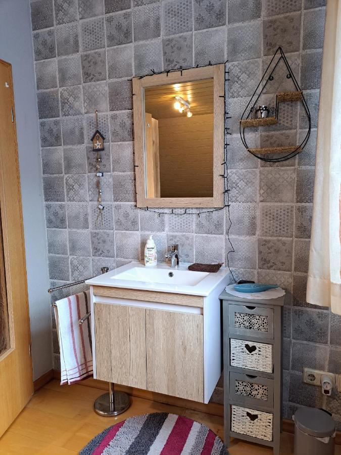 Ferienwohnung Sonja Mit Garten Und Freisitz Steinwiesen ภายนอก รูปภาพ